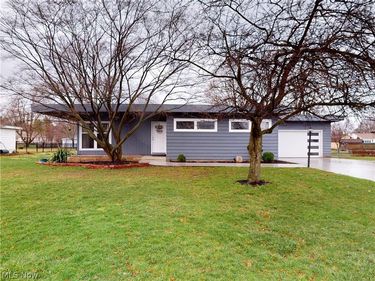162 S Leavitt Road, Amherst, OH 44001