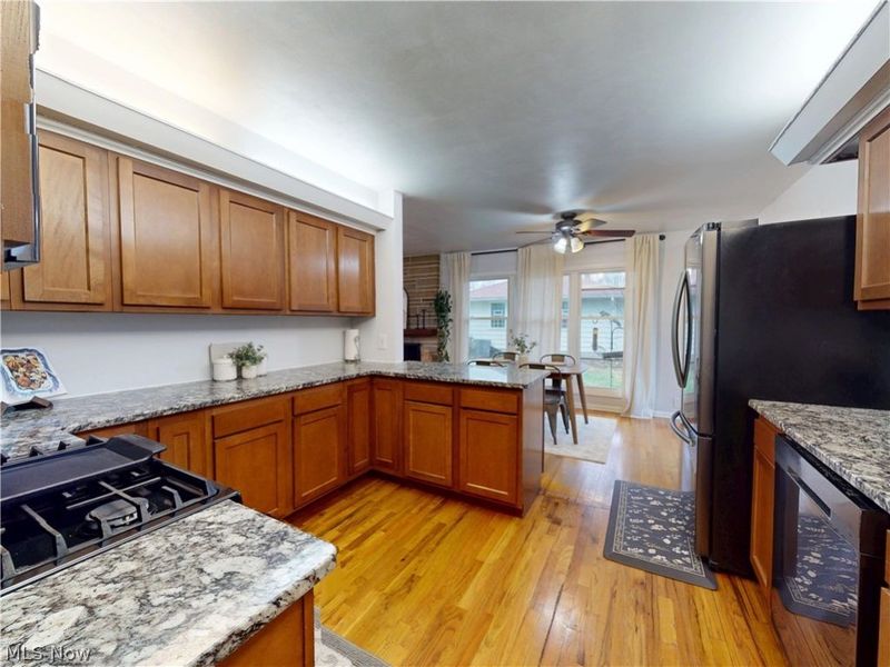 162 S Leavitt Road , Amherst, OH 44001 Photo 10