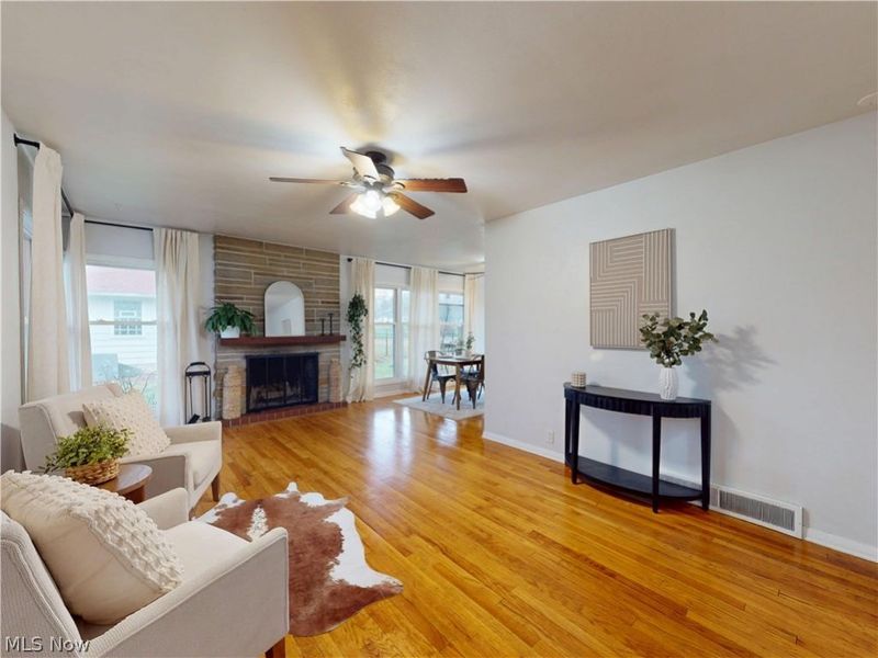 162 S Leavitt Road , Amherst, OH 44001 Photo 2