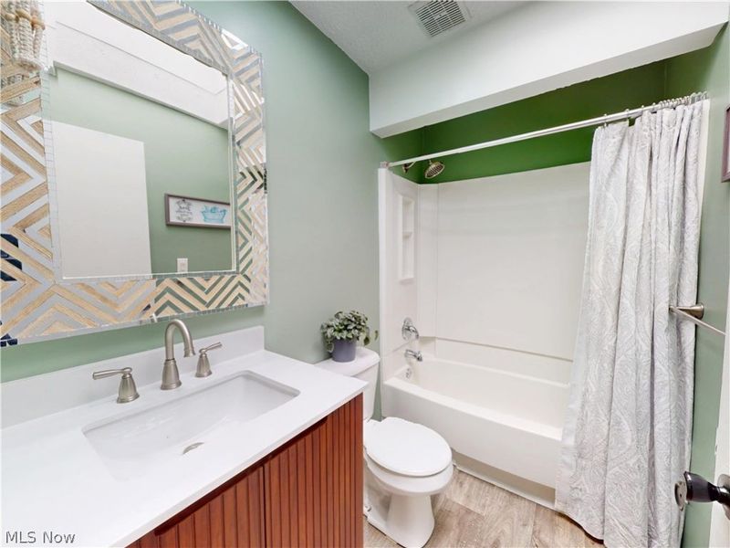 162 S Leavitt Road , Amherst, OH 44001 Photo 25