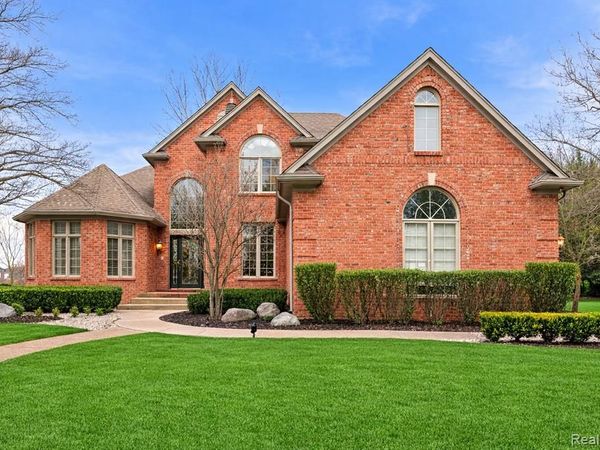 21675 Medallion Court, Macomb Twp, MI 48044