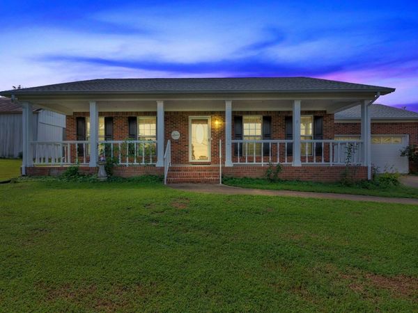 528 W Point Rd , Lawrenceburg, TN 38464