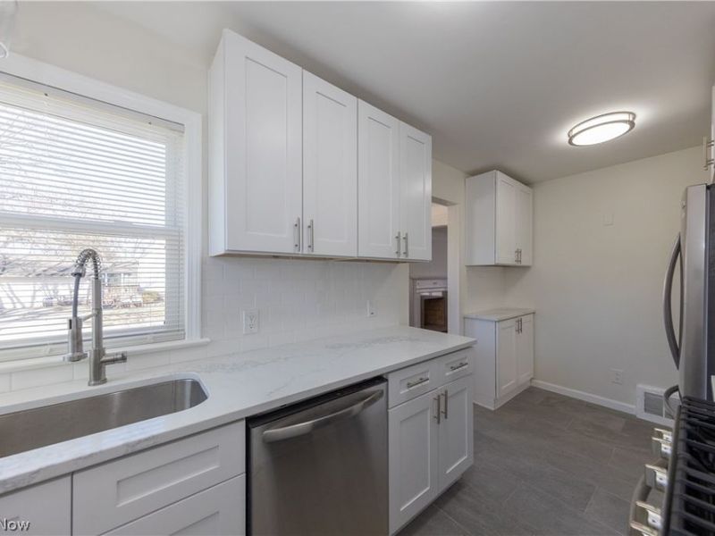 1560 Holmden Road , South Euclid, OH 44121 Photo 11