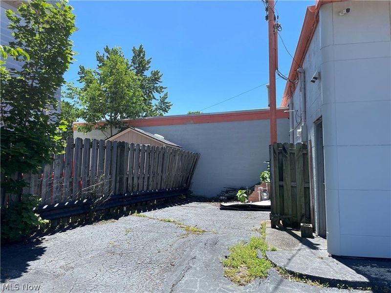 751 E 185th Street, Cleveland, OH 44119 Photo 18