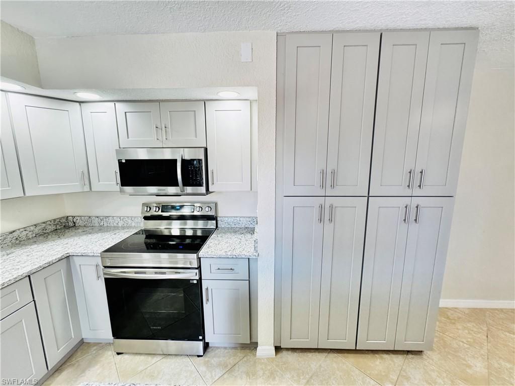 5205 Cedarbend Dr , Unit 4, Fort Myers, FL 33919 Photo