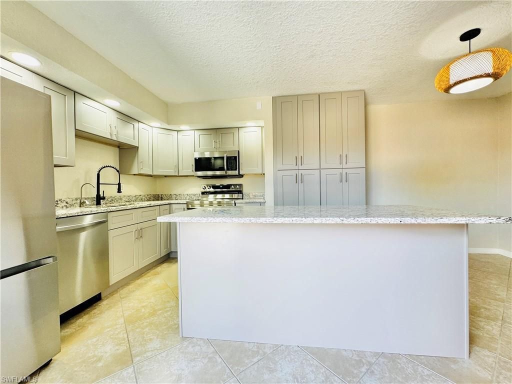 5205 Cedarbend Dr , Unit 4, Fort Myers, FL 33919 Photo