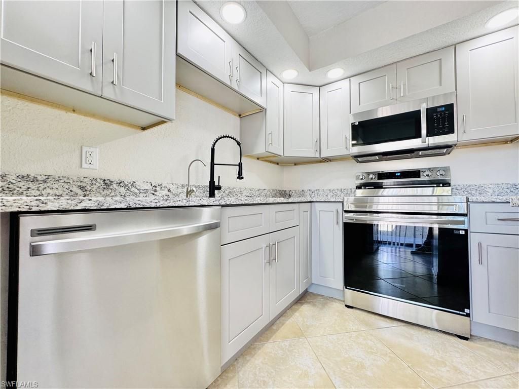 5205 Cedarbend Dr , Unit 4, Fort Myers, FL 33919 Photo