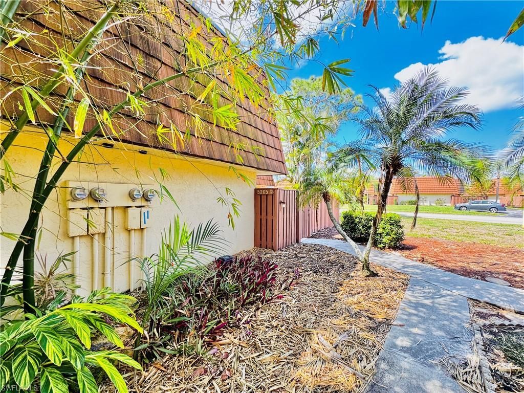 5205 Cedarbend Dr , Unit 4, Fort Myers, FL 33919 Photo