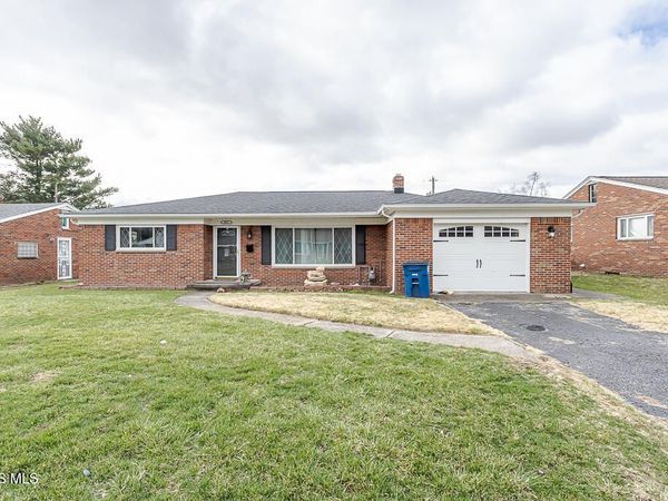 3021 Pinehurst Road, Toledo, OH 43613