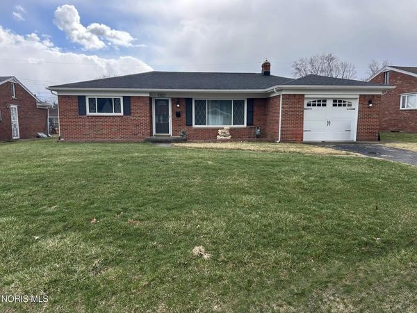 3021 Pinehurst Road, Toledo, OH 43613