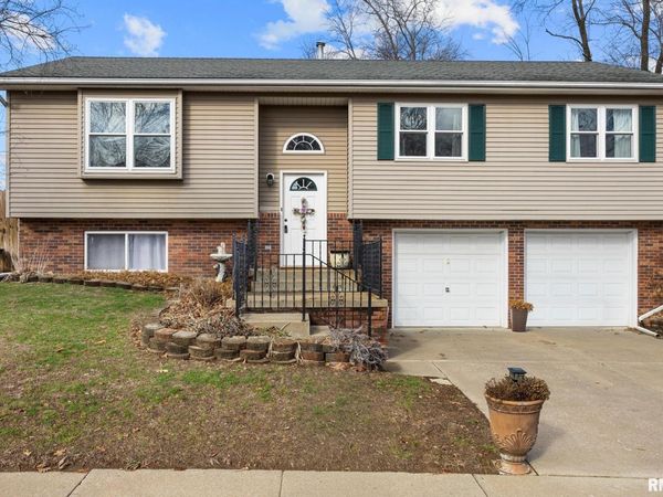 2811 W LARCHMONT Lane, Peoria, IL 61615