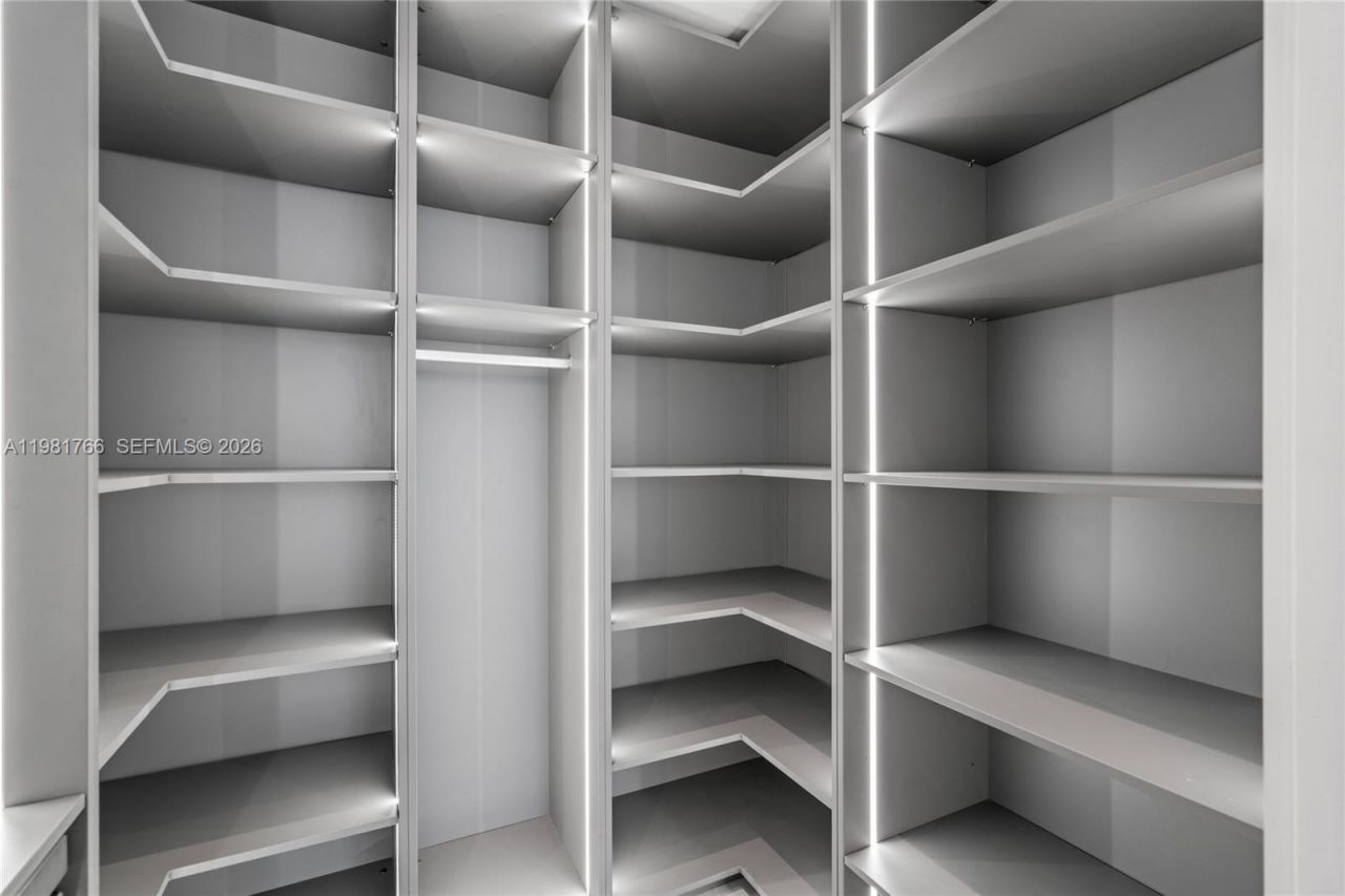 700 NE 24th St , Unit 2402, Miami, FL 33137 Photo