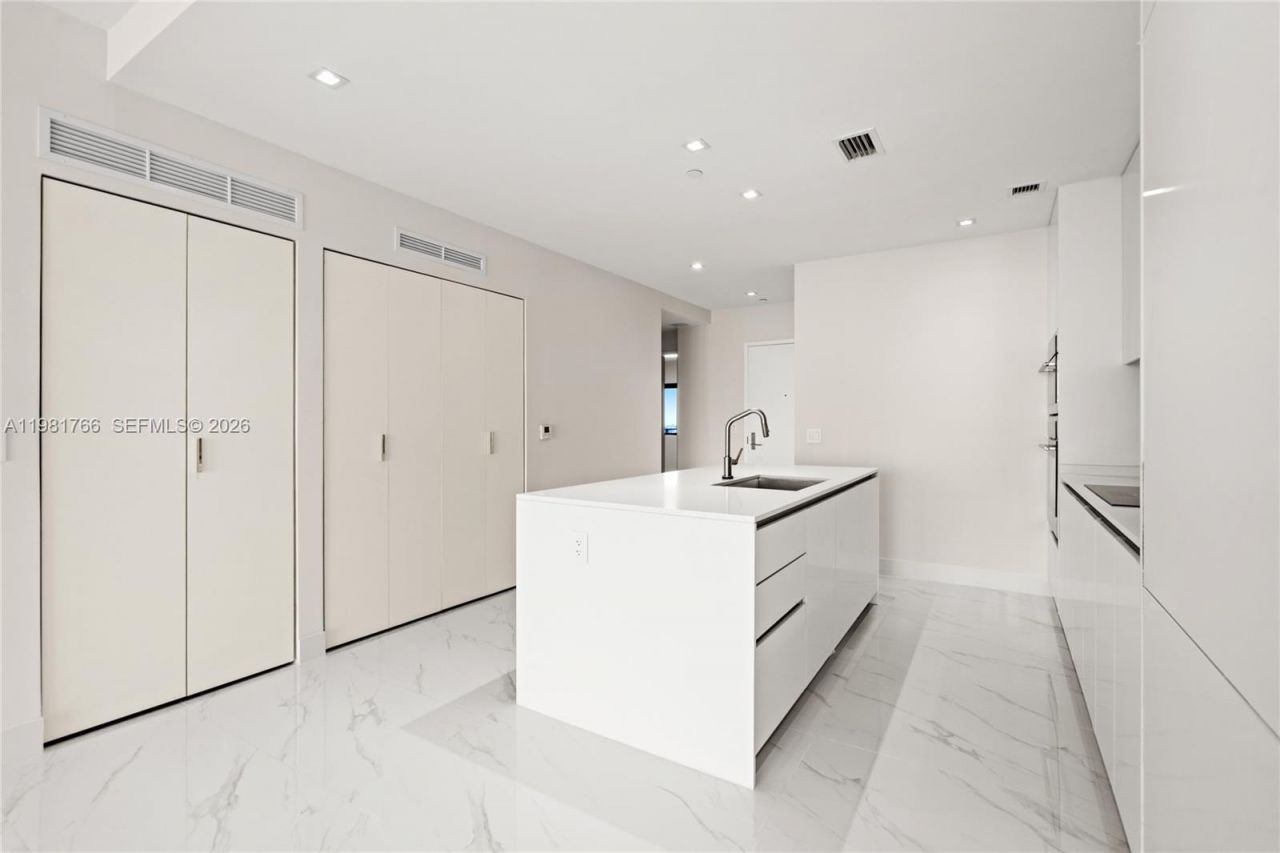 700 NE 24th St , Unit 2402, Miami, FL 33137 Photo