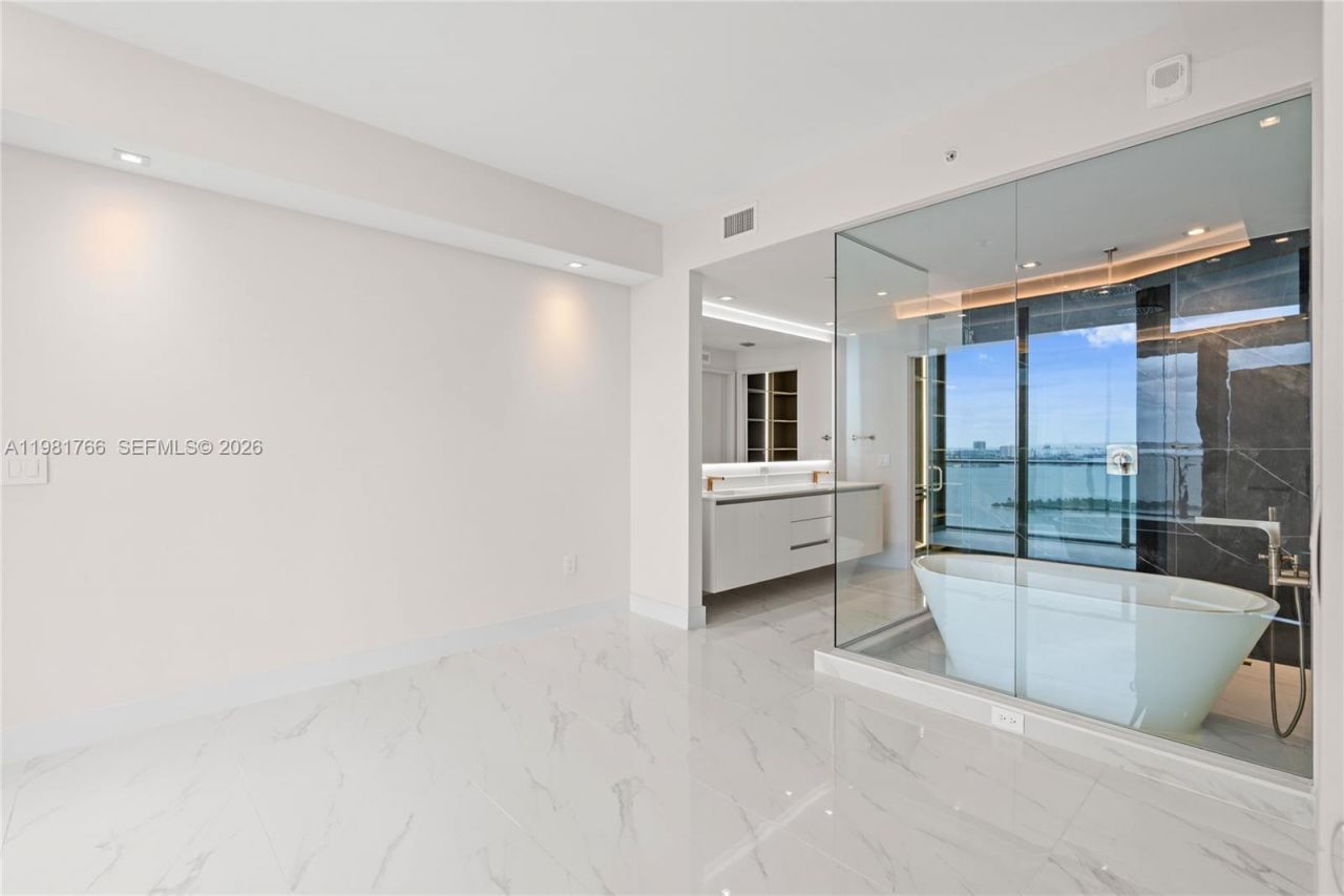 700 NE 24th St, Unit 2402, Miami, FL 33137 Photo