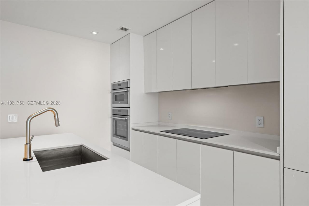 700 NE 24th St, Unit 2402, Miami, FL 33137 Photo