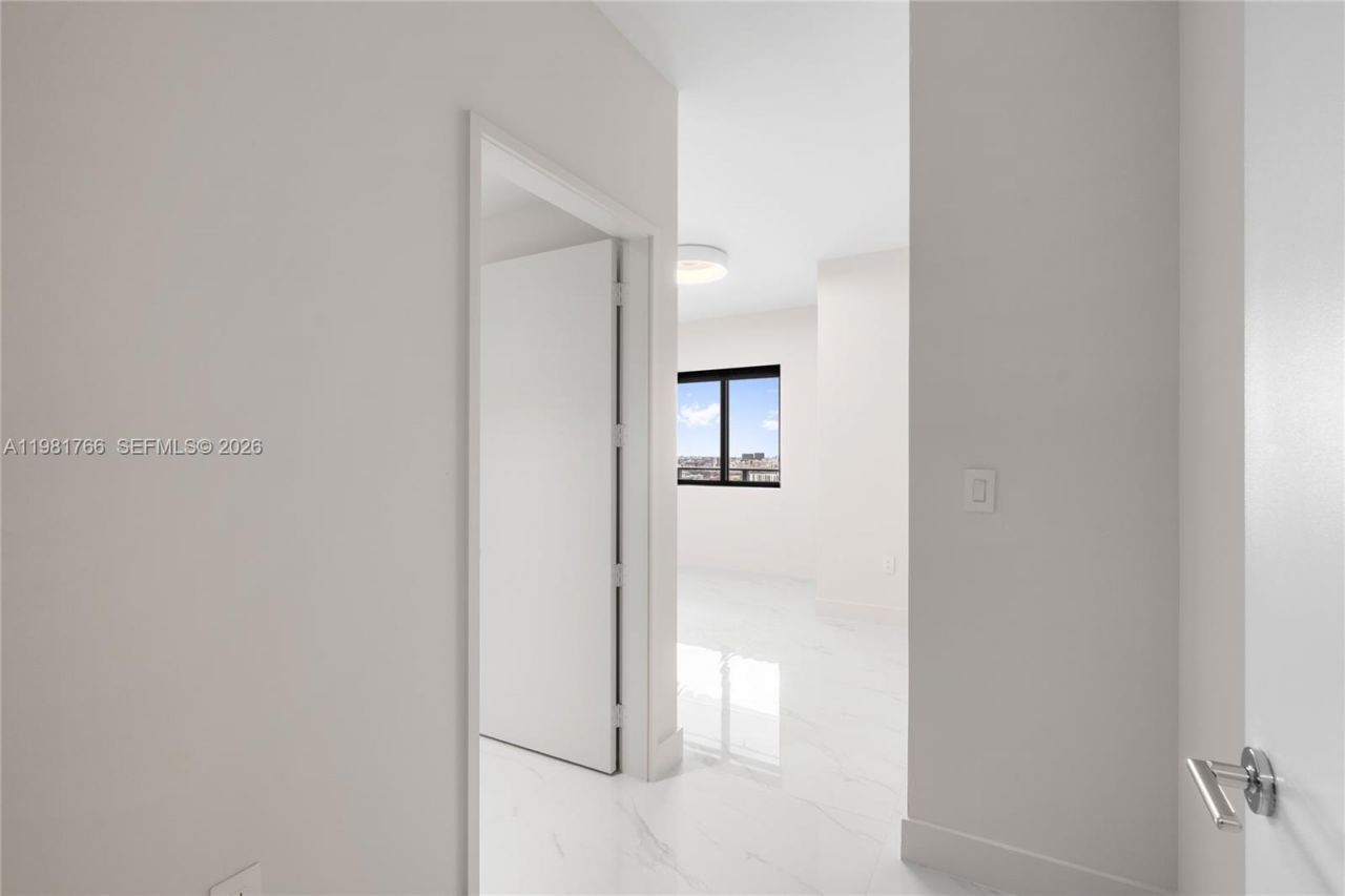 700 NE 24th St , Unit 2402, Miami, FL 33137 Photo