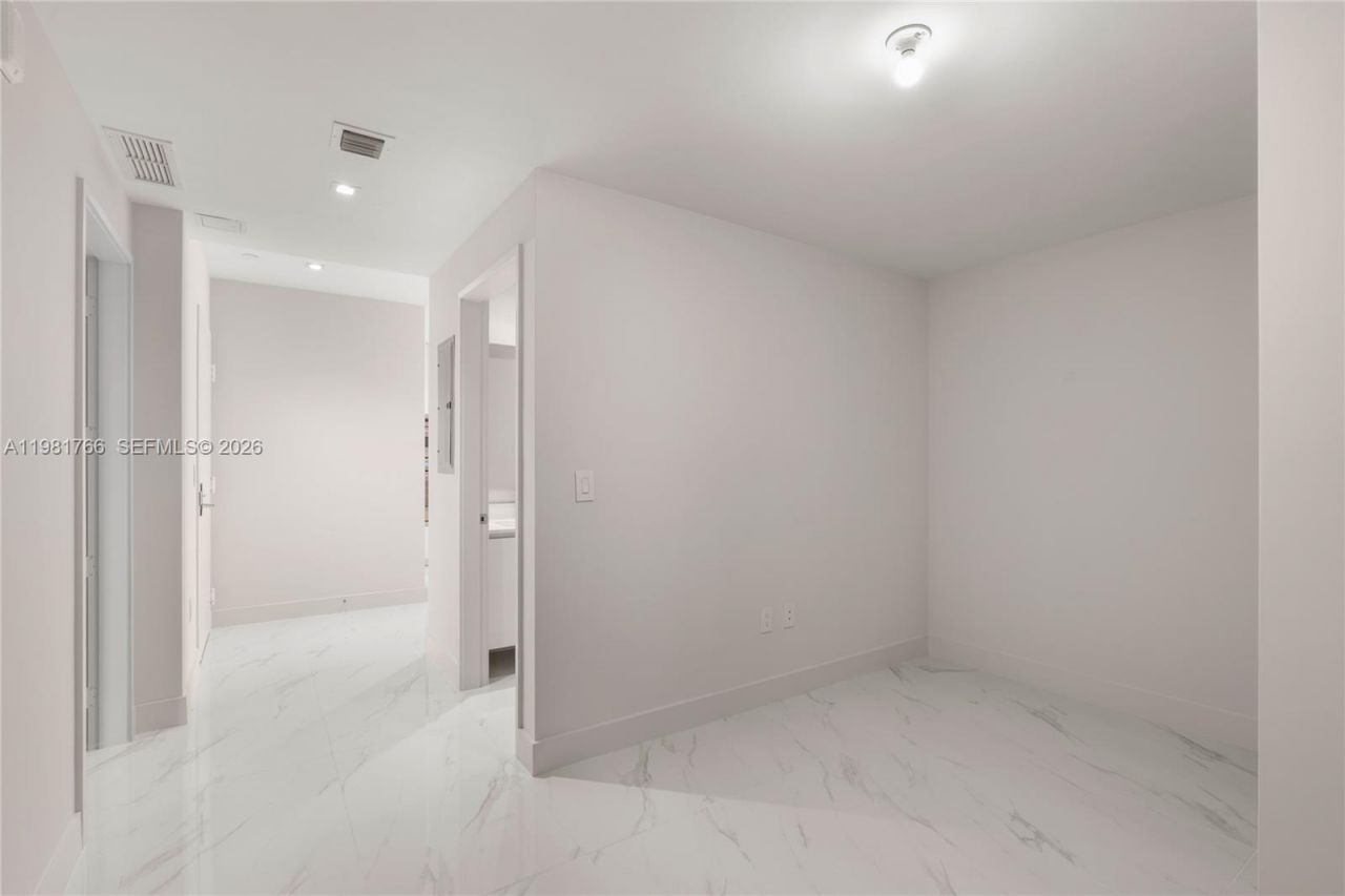 700 NE 24th St , Unit 2402, Miami, FL 33137 Photo