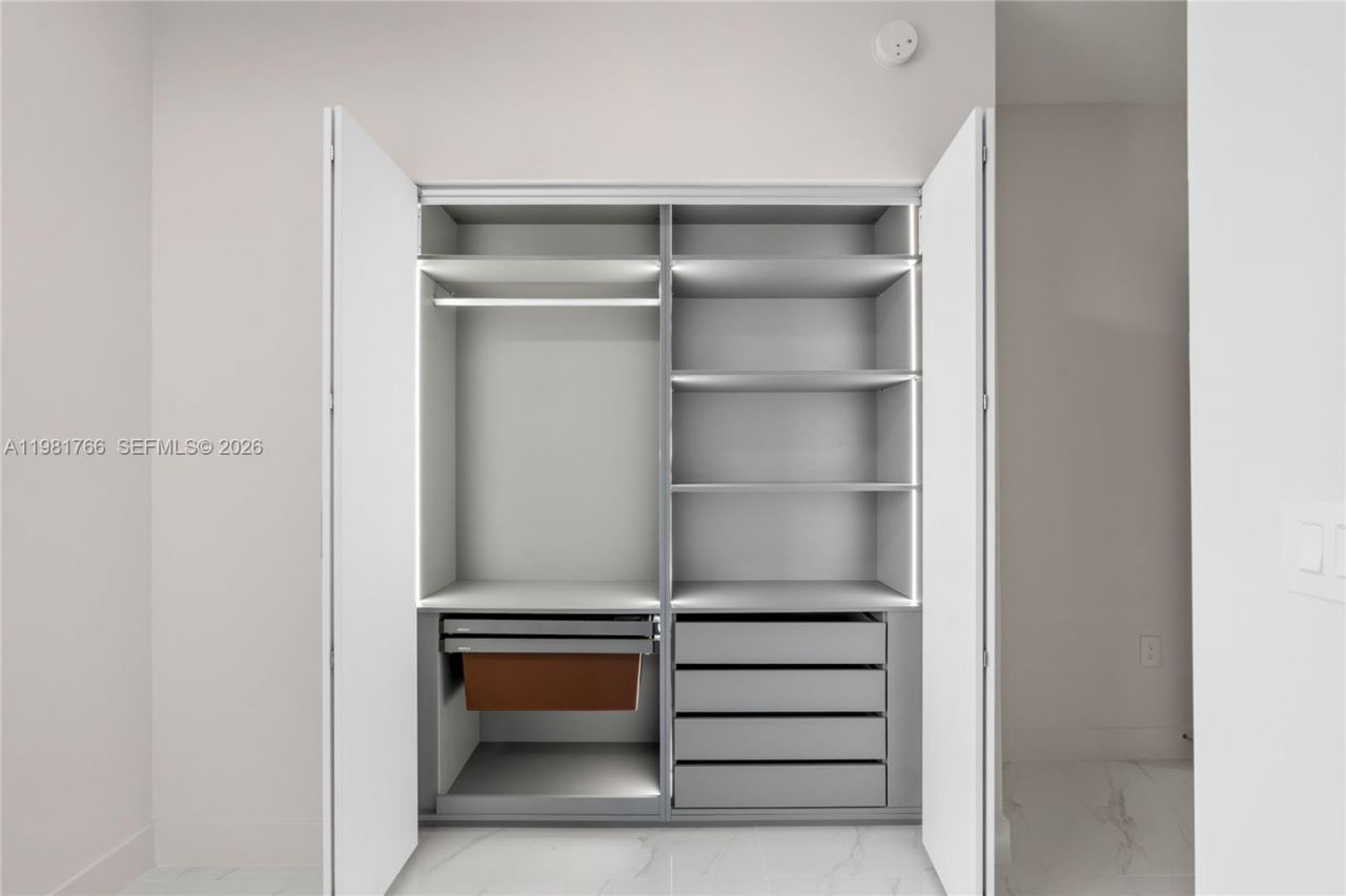 700 NE 24th St, Unit 2402, Miami, FL 33137 Photo