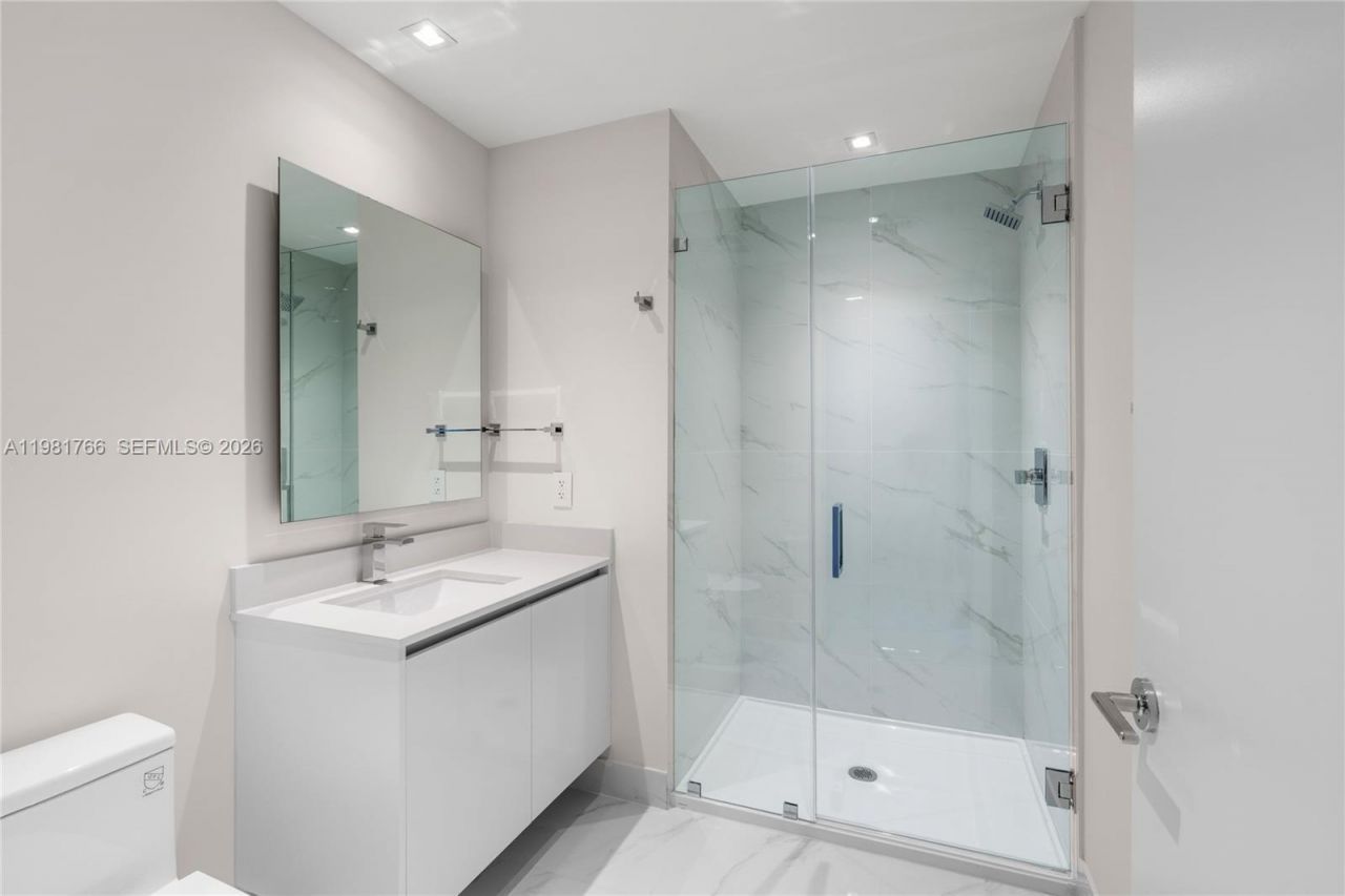 700 NE 24th St, Unit 2402, Miami, FL 33137 Photo