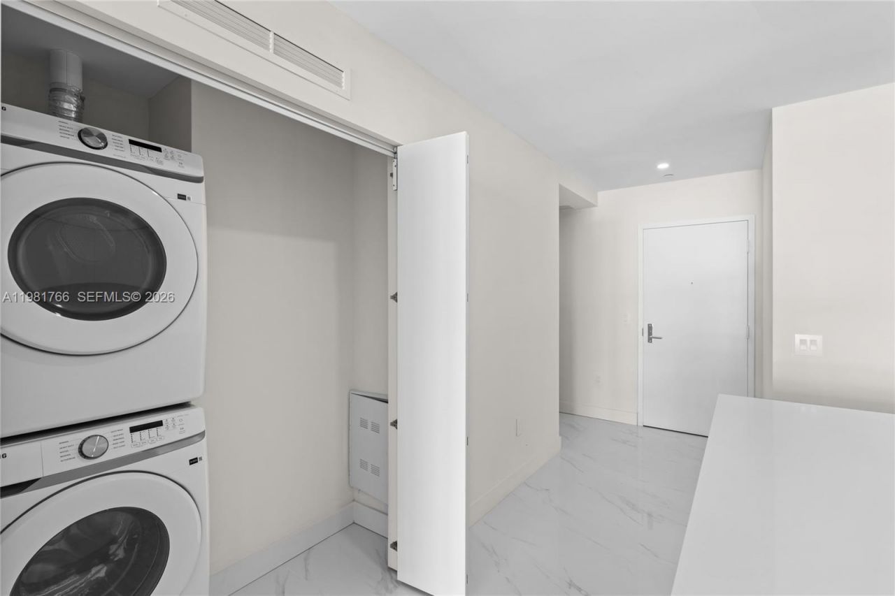 700 NE 24th St , Unit 2402, Miami, FL 33137 Photo