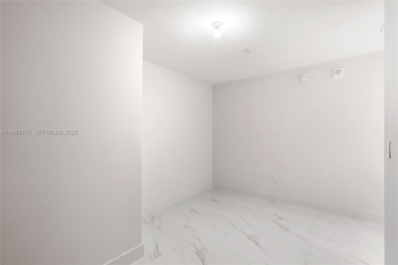 700 NE 24th St, Unit 2402, Miami, FL 33137 Photo
