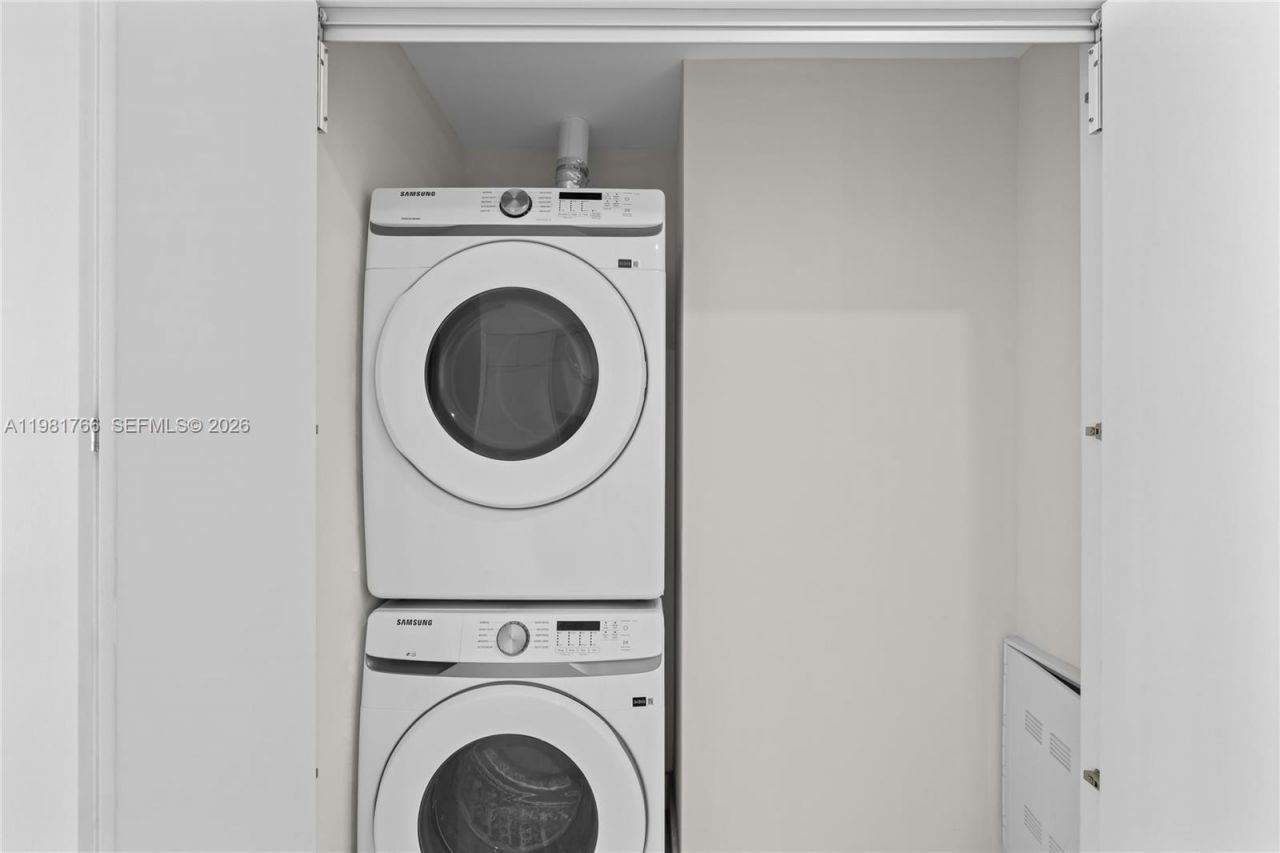 700 NE 24th St, Unit 2402, Miami, FL 33137 Photo