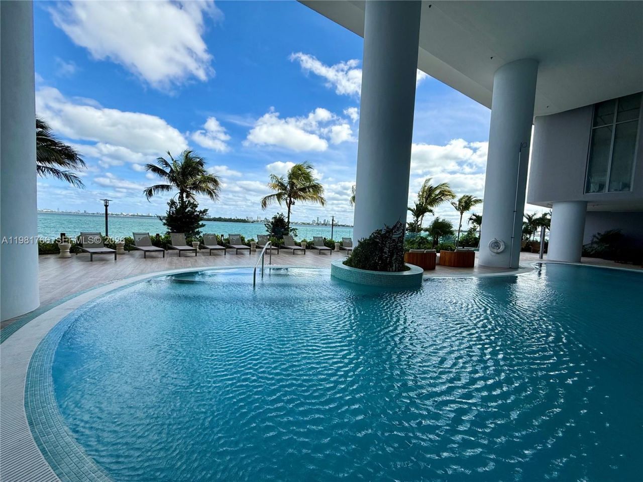 700 NE 24th St, Unit 2402, Miami, FL 33137 Photo