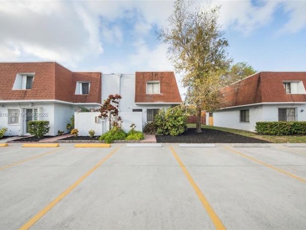 10710 NW 7th St , Unit 11B, Miami, FL 33172