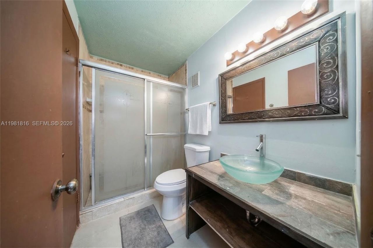 10710 NW 7th St , Unit 11B, Miami, FL 33172 Photo