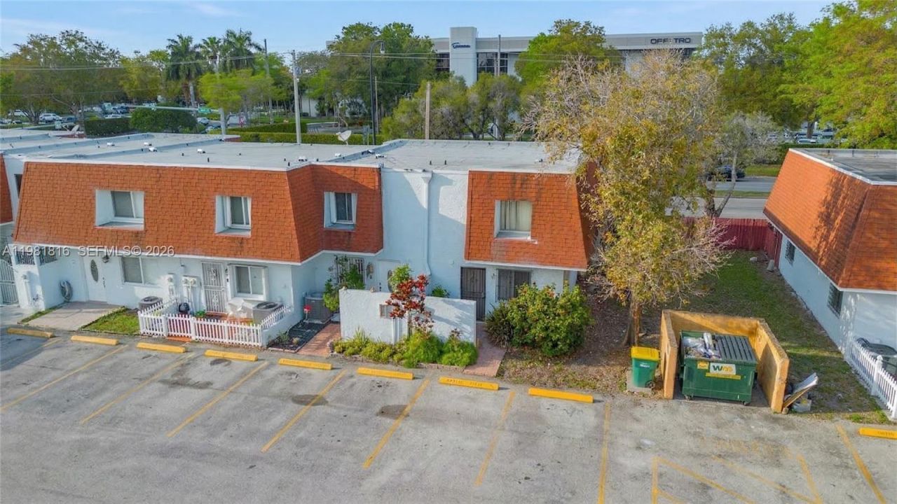 10710 NW 7th St , Unit 11B, Miami, FL 33172 Photo