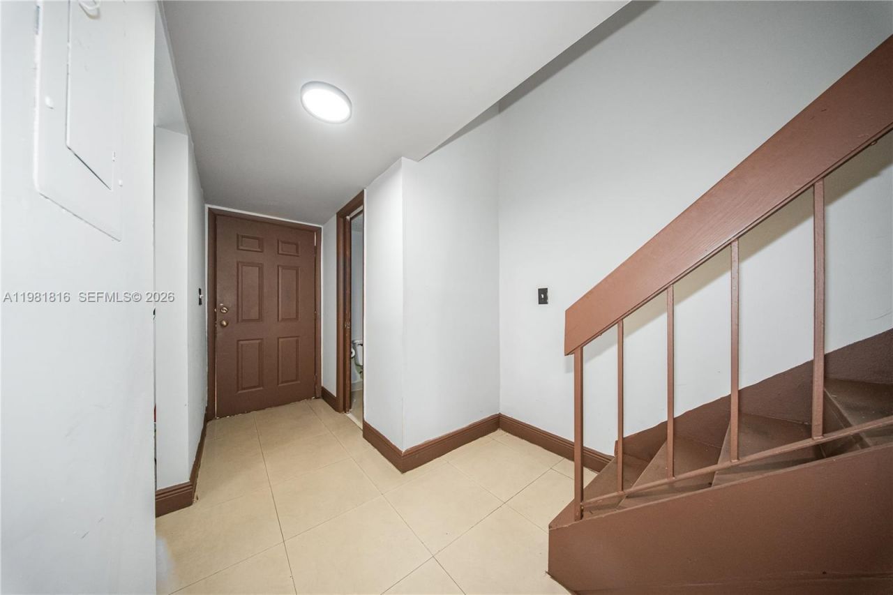 10710 NW 7th St , Unit 11B, Miami, FL 33172 Photo