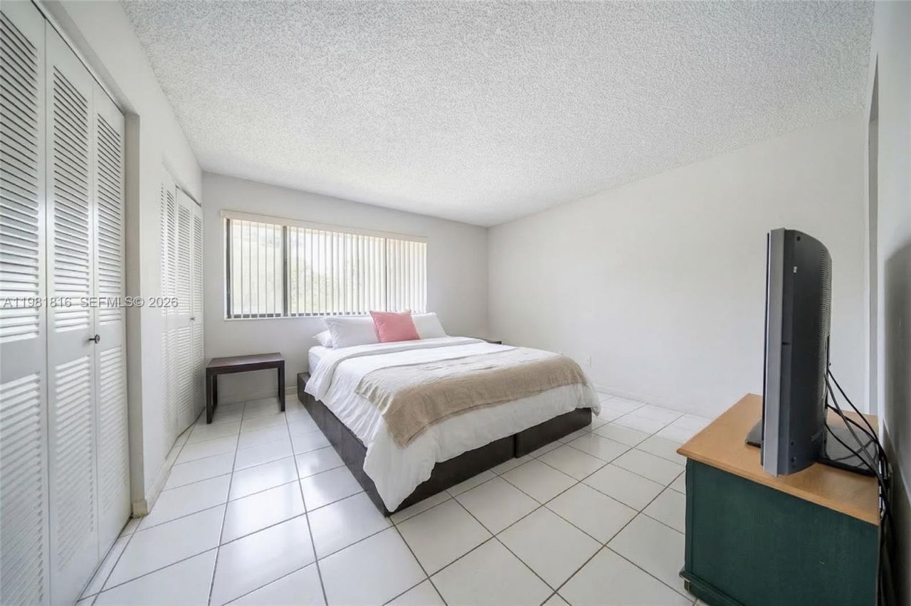 10710 NW 7th St , Unit 11B, Miami, FL 33172 Photo