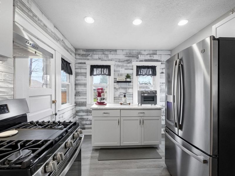 147 Hamilton Street, Elyria, OH 44035 Photo 9