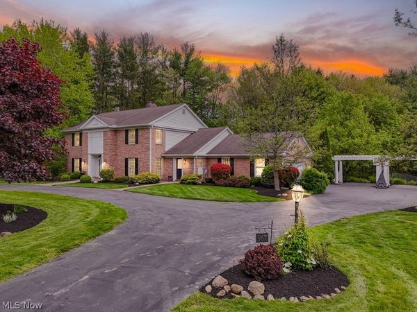 967 Robinwood Hills Drive , Bath, OH 44333