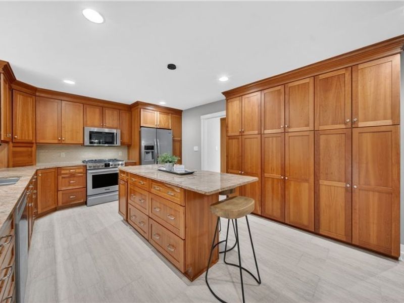 967 Robinwood Hills Drive , Bath, OH 44333 Photo 10