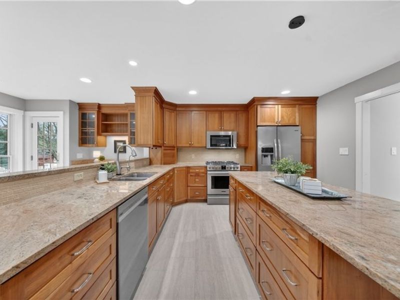 967 Robinwood Hills Drive , Bath, OH 44333 Photo 9