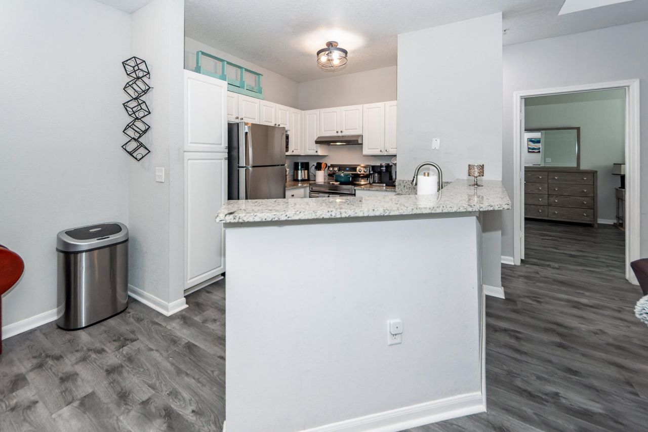 60 Fenwick Hall Allee Alley Photo 11