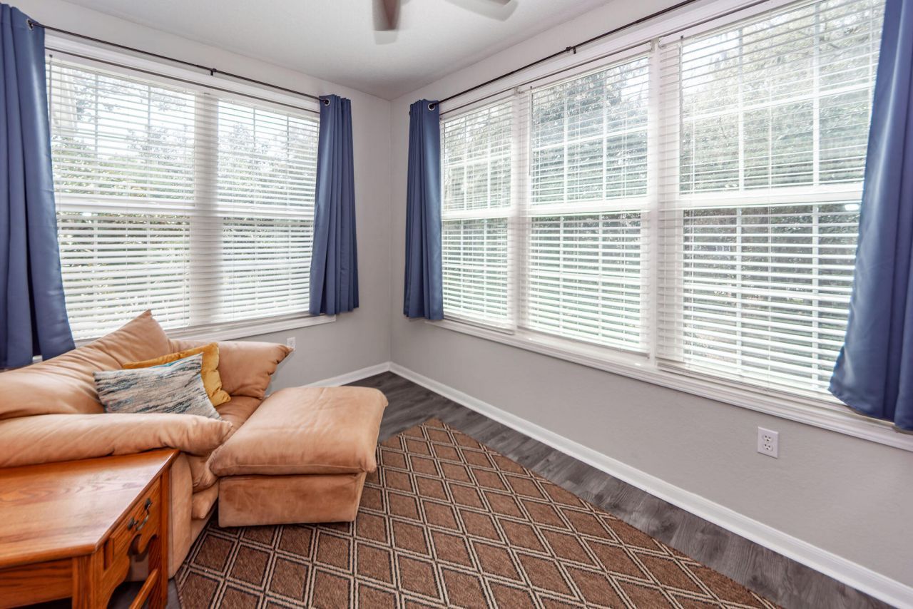 60 Fenwick Hall Allee Alley Photo 16