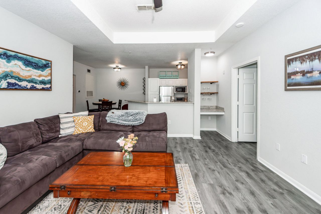 60 Fenwick Hall Allee Alley Photo 19