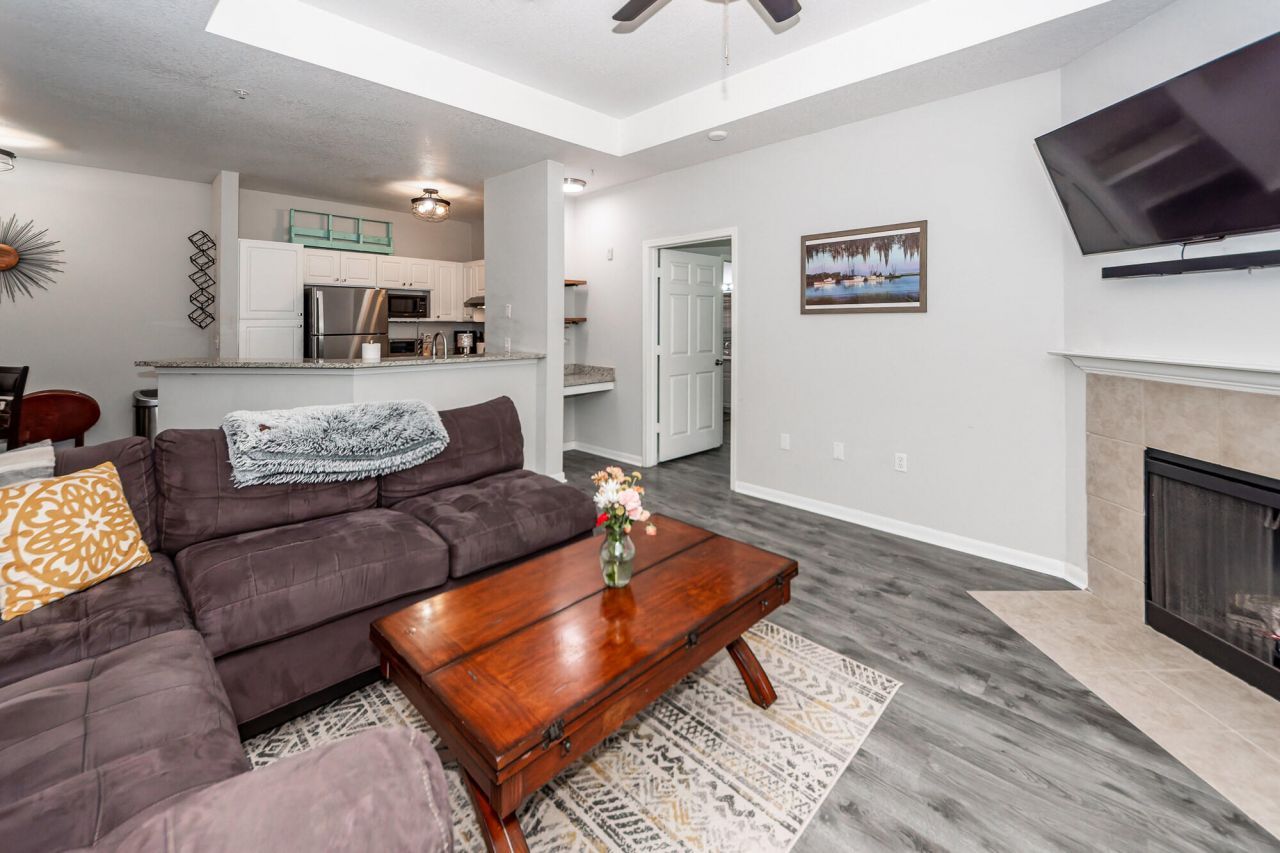 60 Fenwick Hall Allee Alley Photo 20