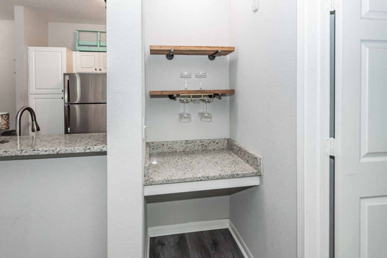 60 Fenwick Hall Allee Alley Photo 21