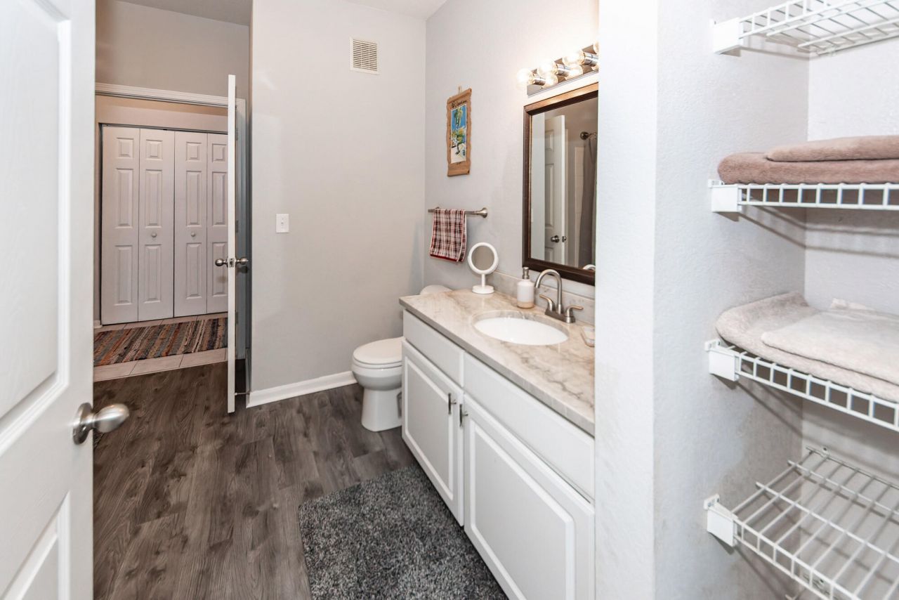 60 Fenwick Hall Allee Alley Photo 25