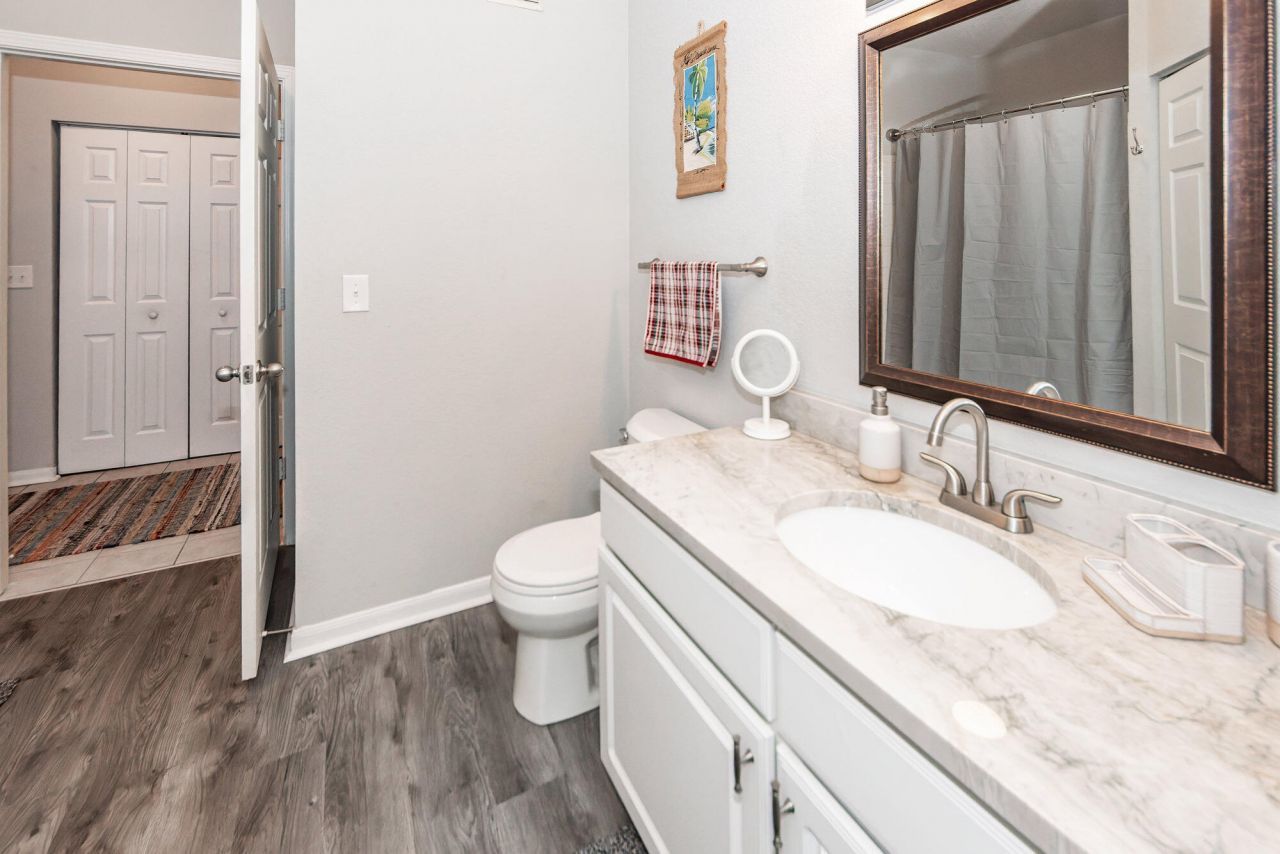 60 Fenwick Hall Allee Alley Photo 26