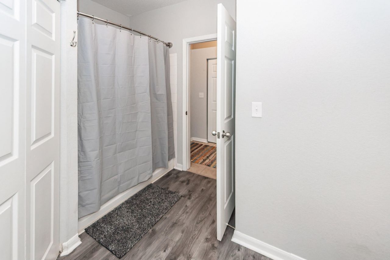 60 Fenwick Hall Allee Alley Photo 27