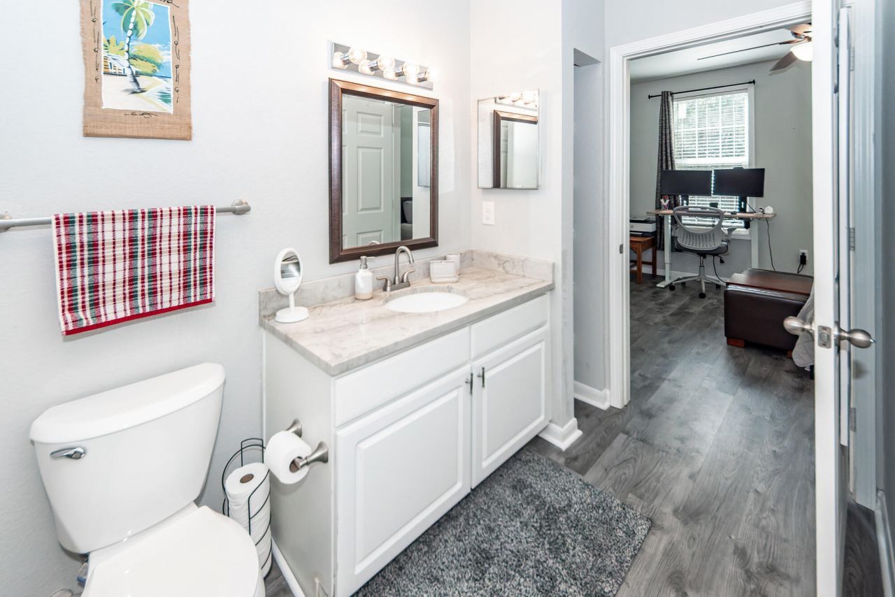 60 Fenwick Hall Allee Alley Photo 28