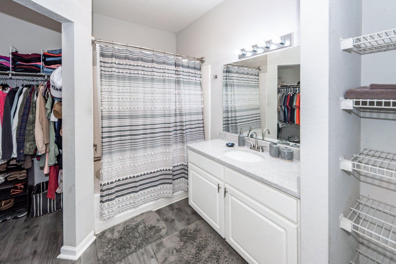 60 Fenwick Hall Allee Alley Photo 32