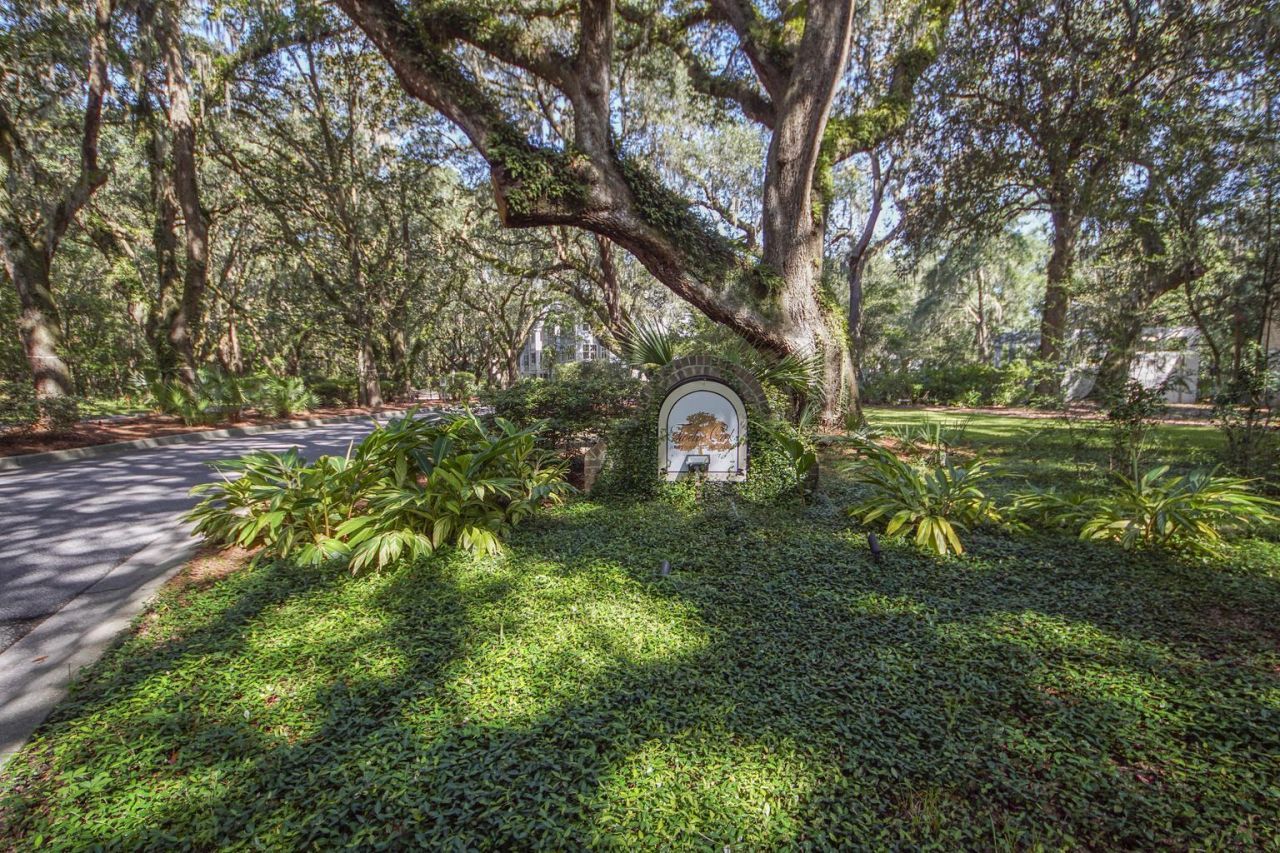 60 Fenwick Hall Allee Alley Photo 35