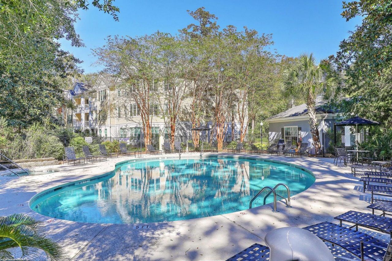 60 Fenwick Hall Allee Alley Photo 36