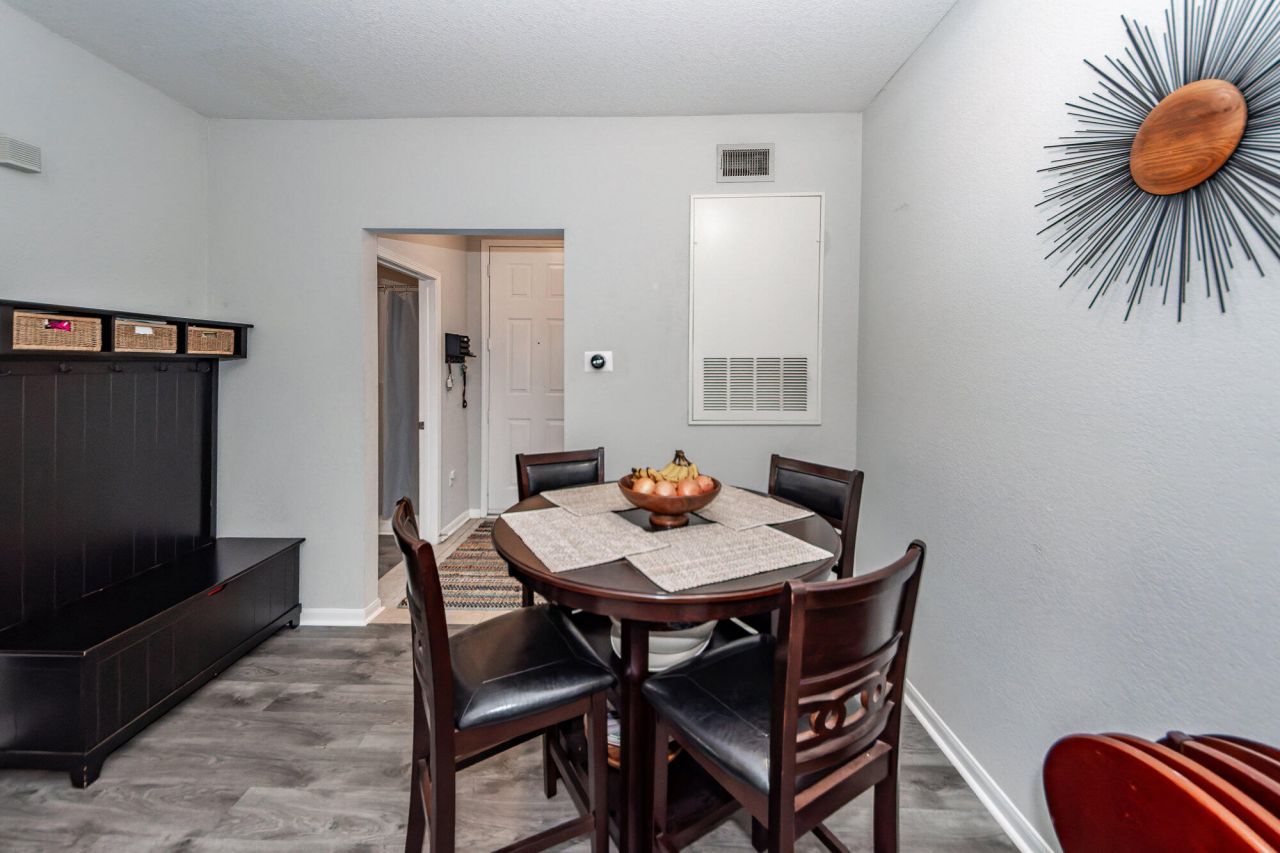 60 Fenwick Hall Allee Alley Photo 7