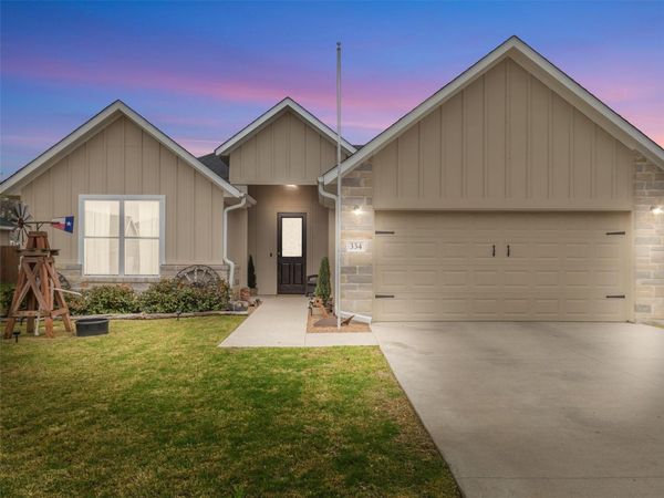 334 Webb ST, Smithville, TX 78957